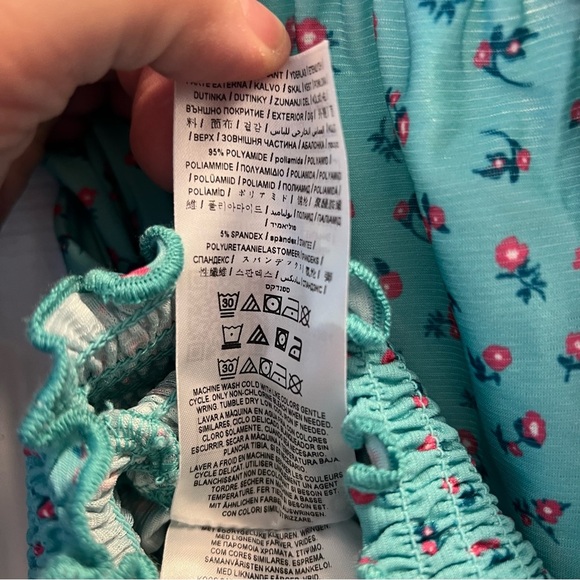 Guess
Guess long sleeve crop top floral pattern. Size L - Picture 8 of 12